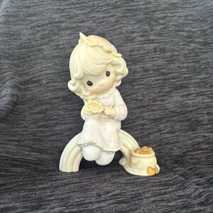 Precious Moments Vintage 1994 Figurine "Dreams Really Do Come True" #128309